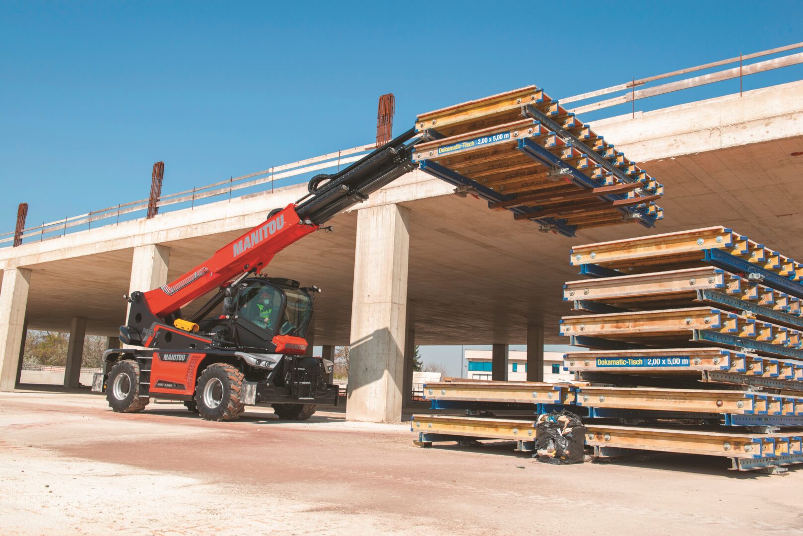 manitou-rotating-telehandler-mrt2260-1