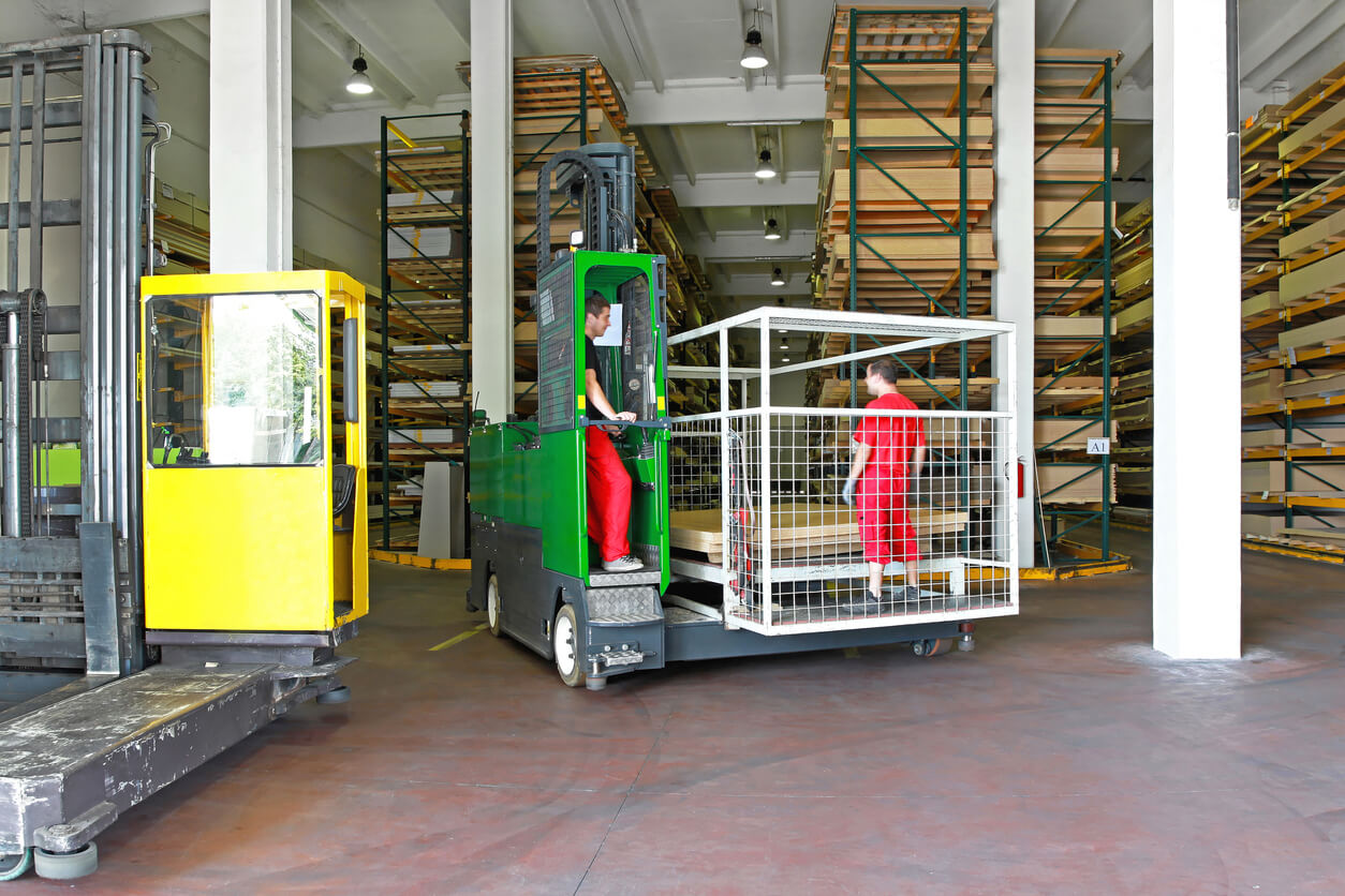 2025-11-26-how-to-maximise-safety-and-space-efficiency-in-your-warehouse-with-a-combilift-forklift